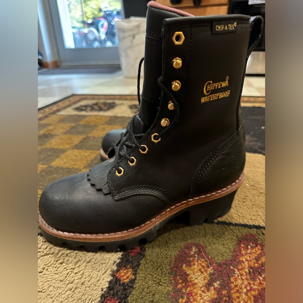 Women’s Chippewa Loggers Size 7.5
